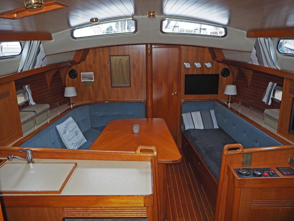 Saloon, Accommodation